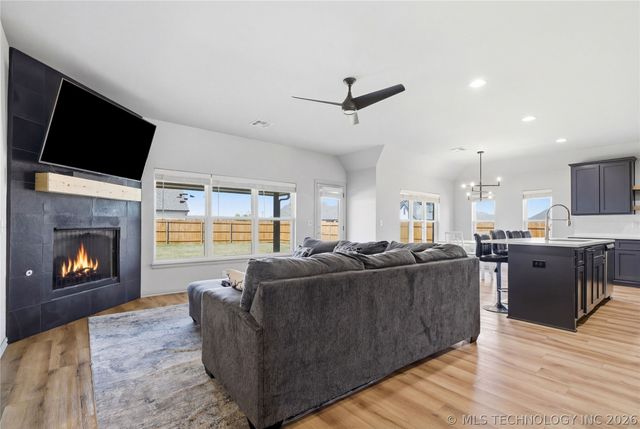 5917 E 126th Place S, Tulsa, OK 74008