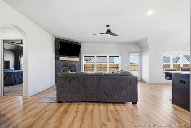 5917 E 126th Place S, Tulsa, OK 74008