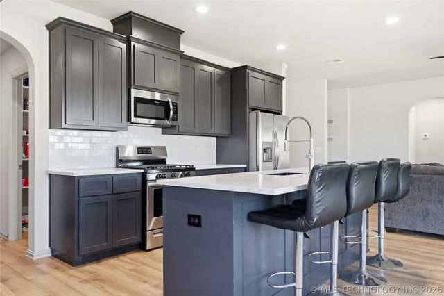 5917 E 126th Place S, Tulsa, OK 74008