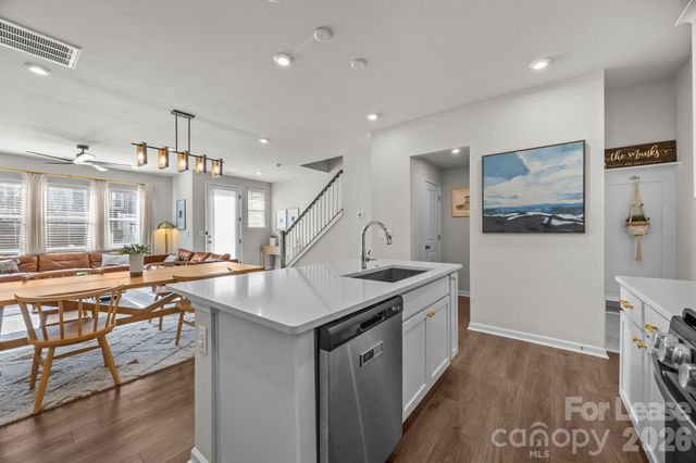 915 Kinsey Alley, Charlotte, NC 28217