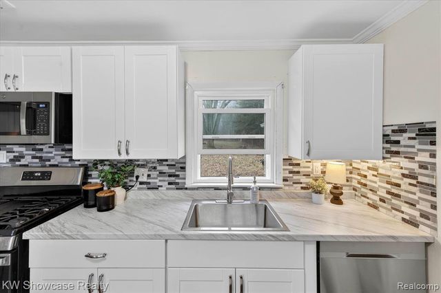 901 N Hix Road, Westland, MI 48185