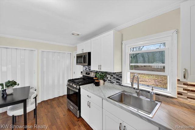 901 N Hix Road, Westland, MI 48185