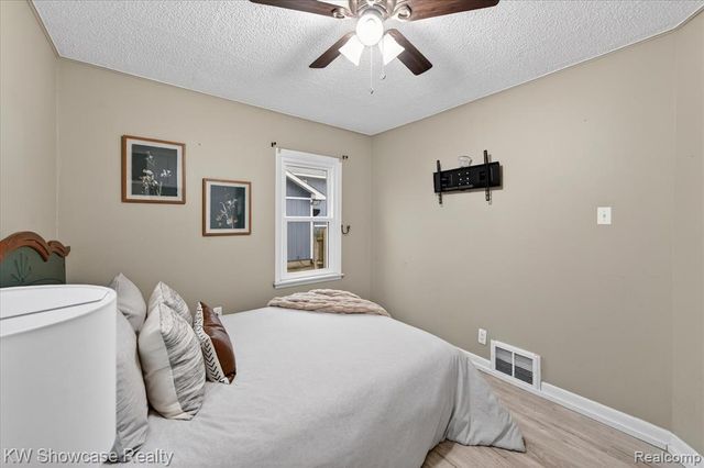 901 N Hix Road, Westland, MI 48185