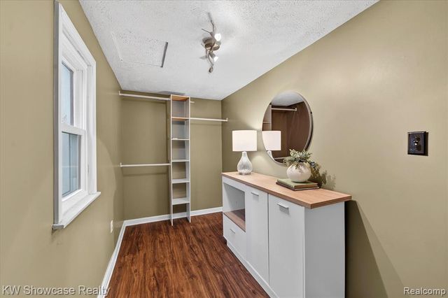 901 N Hix Road, Westland, MI 48185