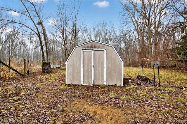 901 N Hix Road, Westland, MI 48185