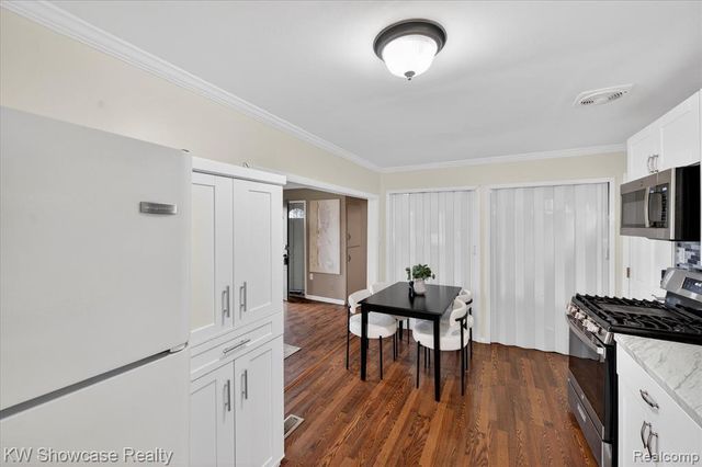 901 N Hix Road, Westland, MI 48185