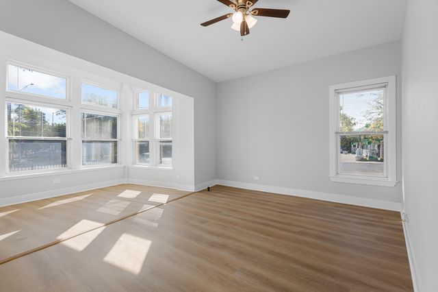 7600 N Sheridan Road 104, Chicago, IL 60626
