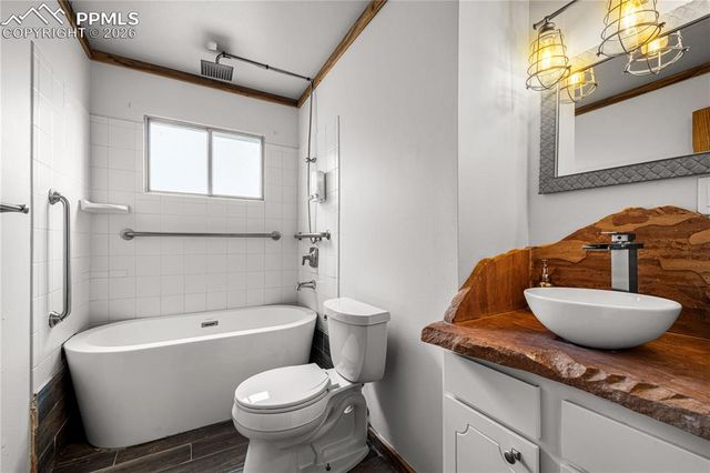 11 Macnaughton Road, Pueblo, CO 81001