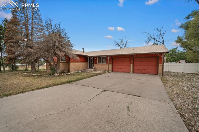 11 Macnaughton Road, Pueblo, CO 81001