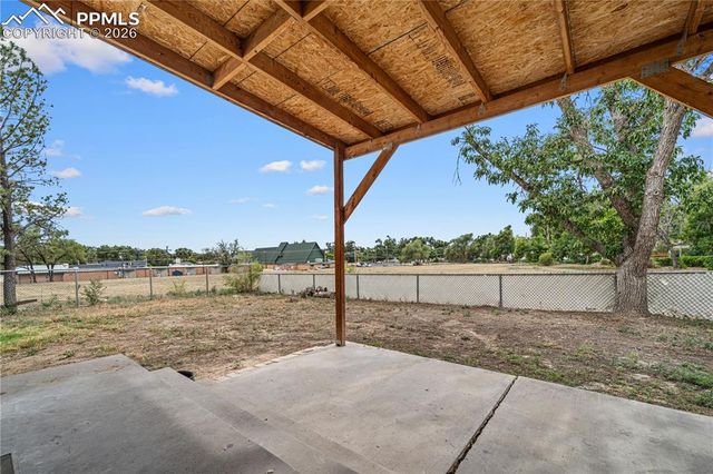 11 Macnaughton Road, Pueblo, CO 81001