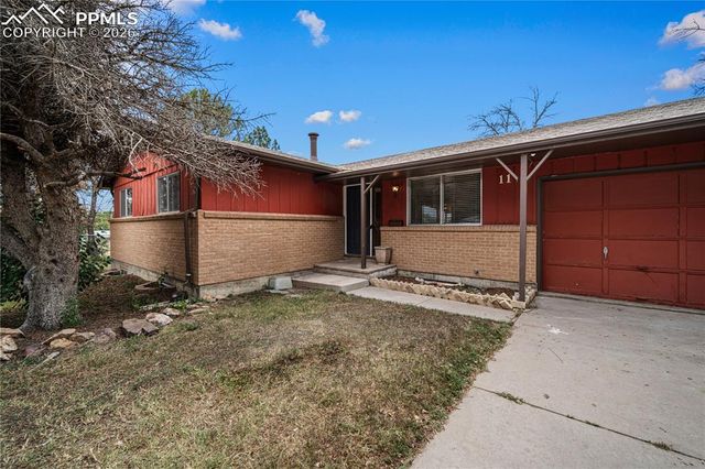 11 Macnaughton Road, Pueblo, CO 81001