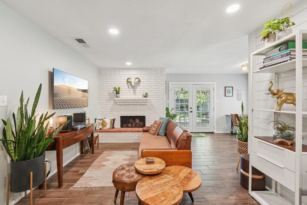 1213 S Trace DR, Austin, TX 78745