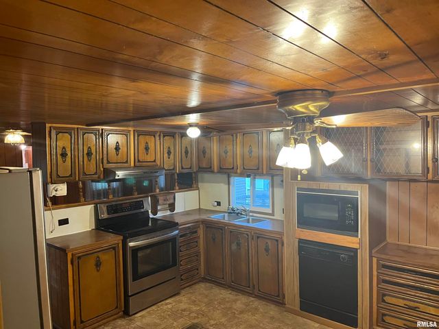 1000 DOVER Street, Centralia, IL 62801