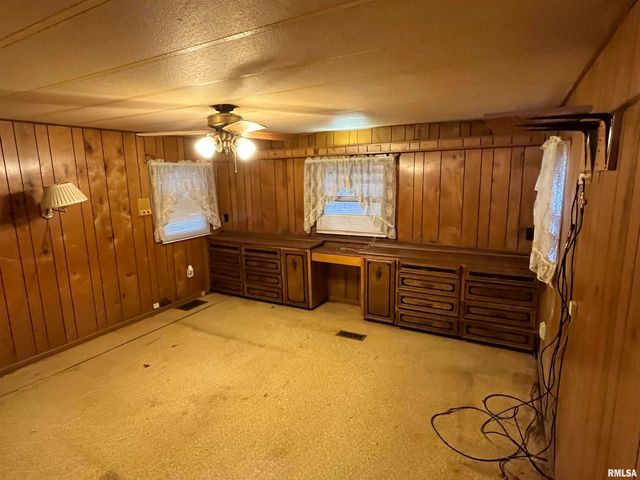 1000 DOVER Street, Centralia, IL 62801