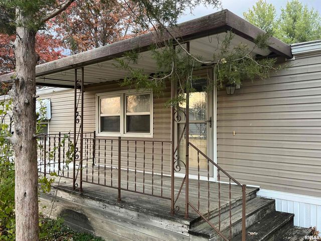 1000 DOVER Street, Centralia, IL 62801