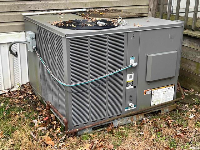 1000 DOVER Street, Centralia, IL 62801