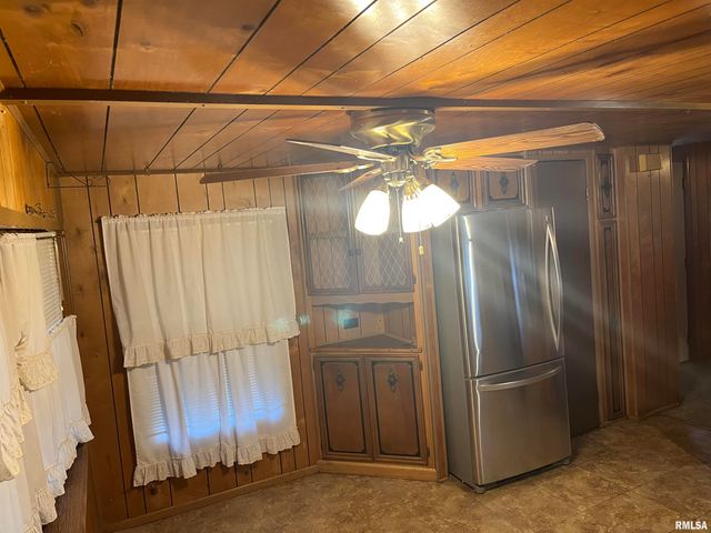 1000 DOVER Street, Centralia, IL 62801