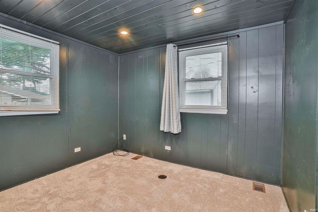 1732 S Country Club Road, Warsaw, IN 46580