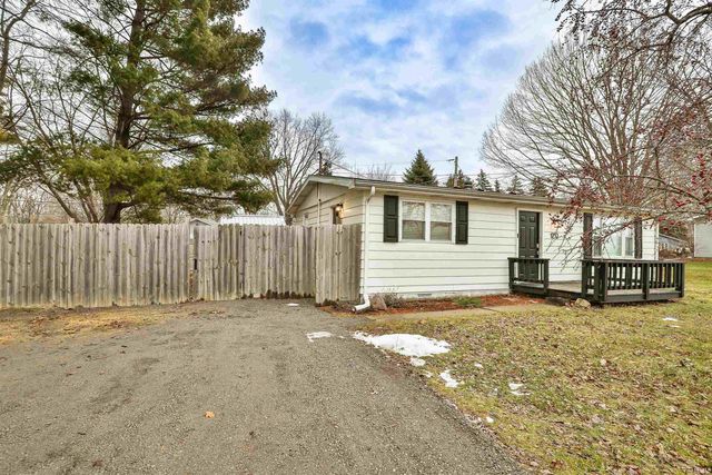 1732 S Country Club Road, Warsaw, IN 46580