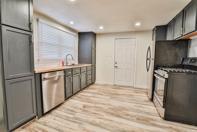 1732 S Country Club Road, Warsaw, IN 46580