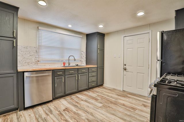 1732 S Country Club Road, Warsaw, IN 46580