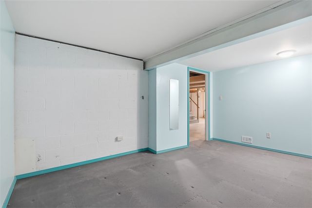 123 Wampum Rd, Big Beaver, PA 16157