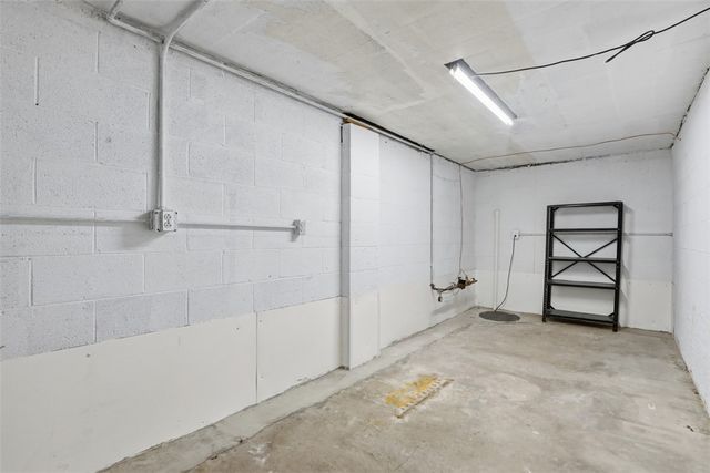 123 Wampum Rd, Big Beaver, PA 16157