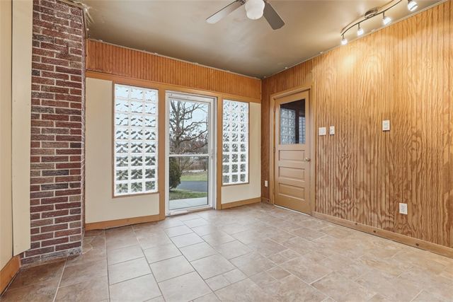 123 Wampum Rd, Big Beaver, PA 16157