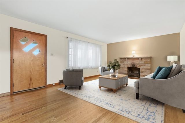 123 Wampum Rd, Big Beaver, PA 16157