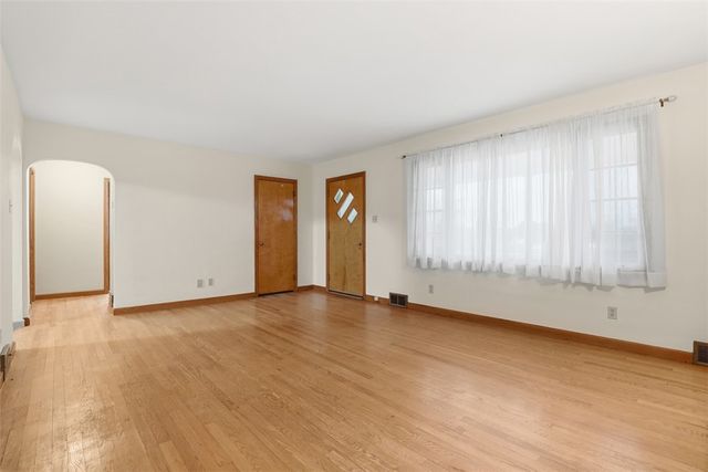 123 Wampum Rd, Big Beaver, PA 16157