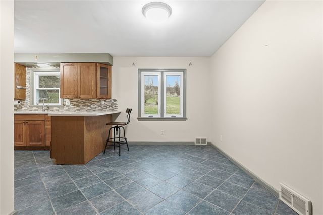 123 Wampum Rd, Big Beaver, PA 16157