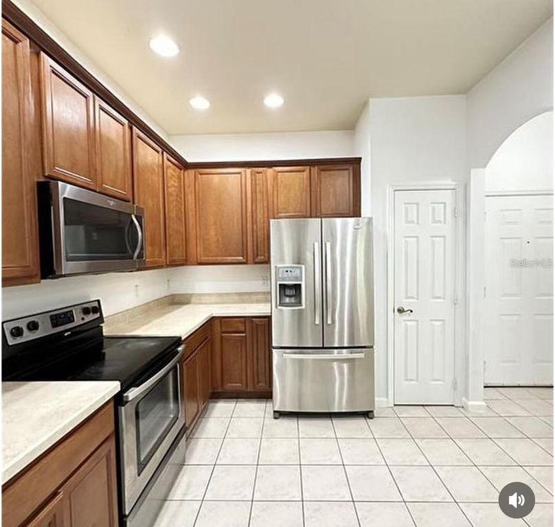 Image 3 of property listing at 3351 WHITESTONE CIRCLE 204, Kissimmee, FL 34741