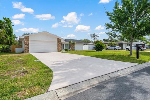 1720 PATLIN CIRCLE N, Largo, FL 33770