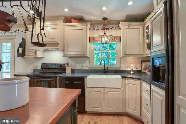 6105 WESTOVER DR, Mechanicsburg, PA 17050