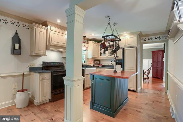6105 WESTOVER DR, Mechanicsburg, PA 17050