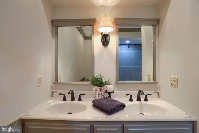 6105 WESTOVER DR, Mechanicsburg, PA 17050