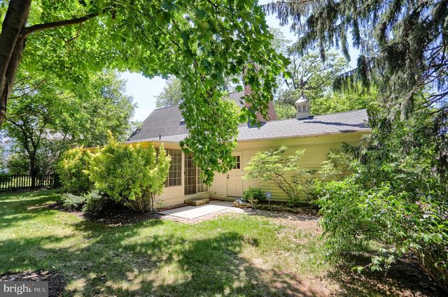 6105 WESTOVER DR, Mechanicsburg, PA 17050