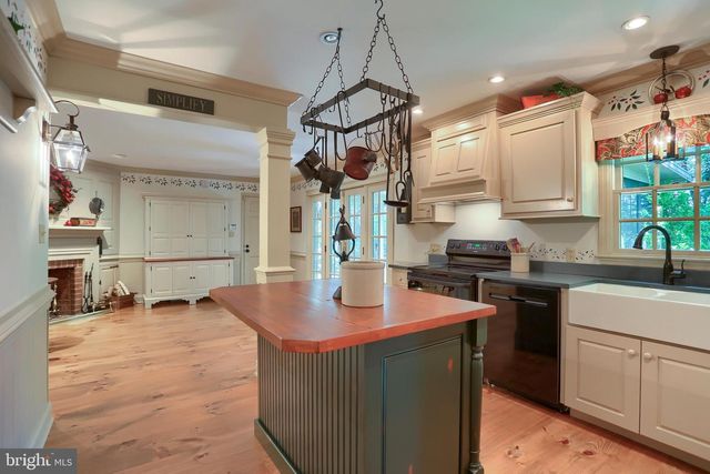 6105 WESTOVER DR, Mechanicsburg, PA 17050