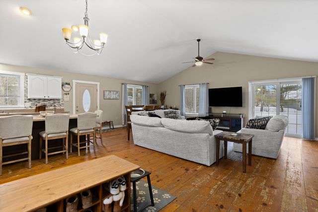 129 New Boston Road, Goffstown, NH 03045