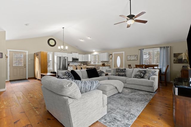 129 New Boston Road, Goffstown, NH 03045