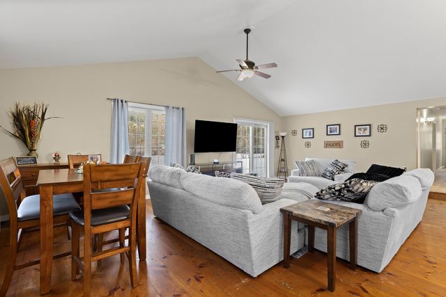 129 New Boston Road, Goffstown, NH 03045