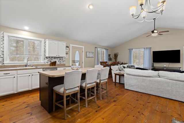 129 New Boston Road, Goffstown, NH 03045