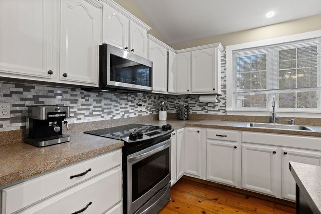 129 New Boston Road, Goffstown, NH 03045