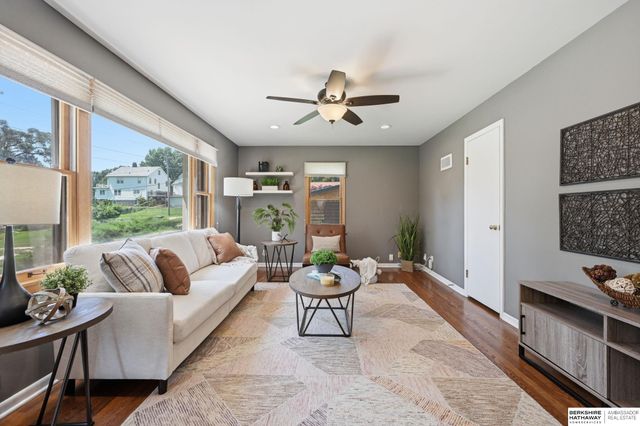 5158 Pierce Street, Omaha, NE 68106
