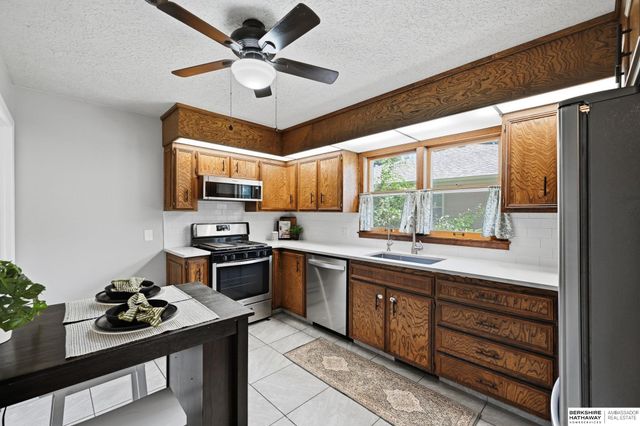 5158 Pierce Street, Omaha, NE 68106