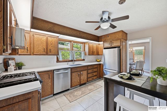 5158 Pierce Street, Omaha, NE 68106