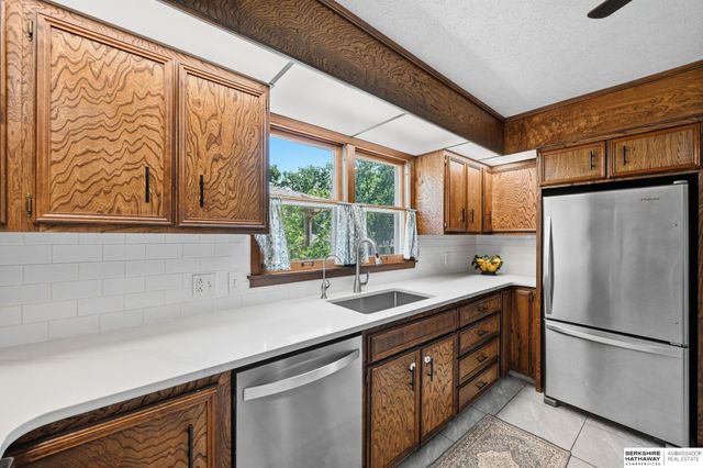 5158 Pierce Street, Omaha, NE 68106
