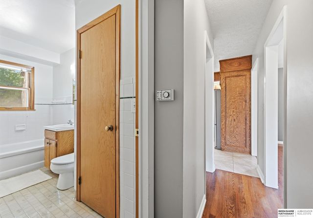 5158 Pierce Street, Omaha, NE 68106
