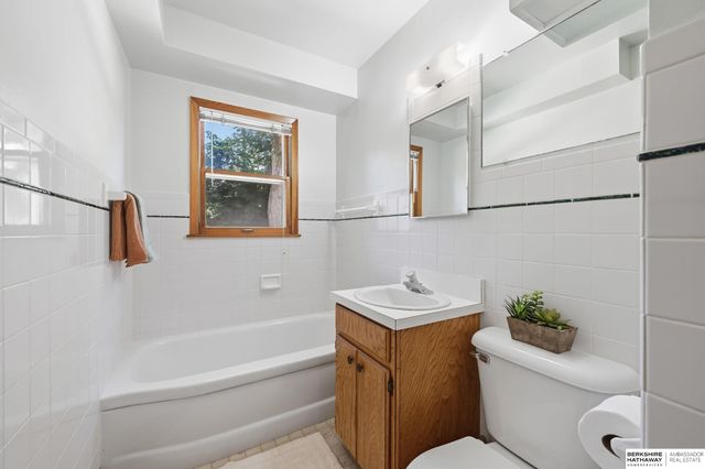 5158 Pierce Street, Omaha, NE 68106