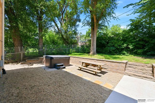 5158 Pierce Street, Omaha, NE 68106